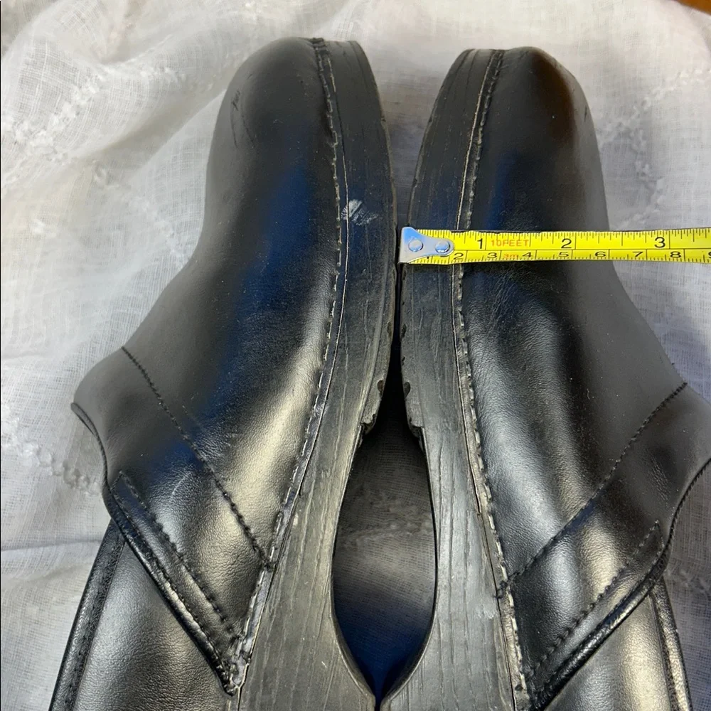 Dansko leather preloved clogs